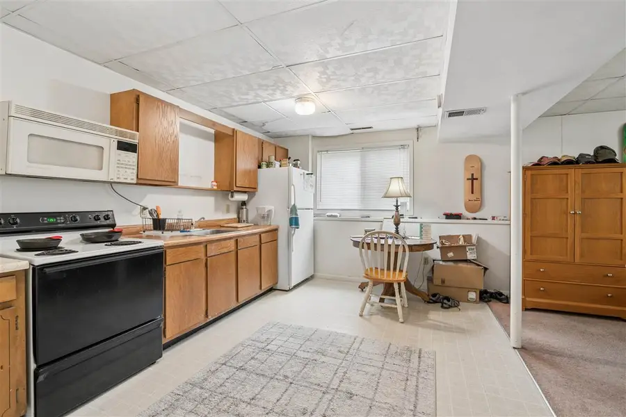 409 S 7th Avenue, Iowa City, IA 52240 - #3