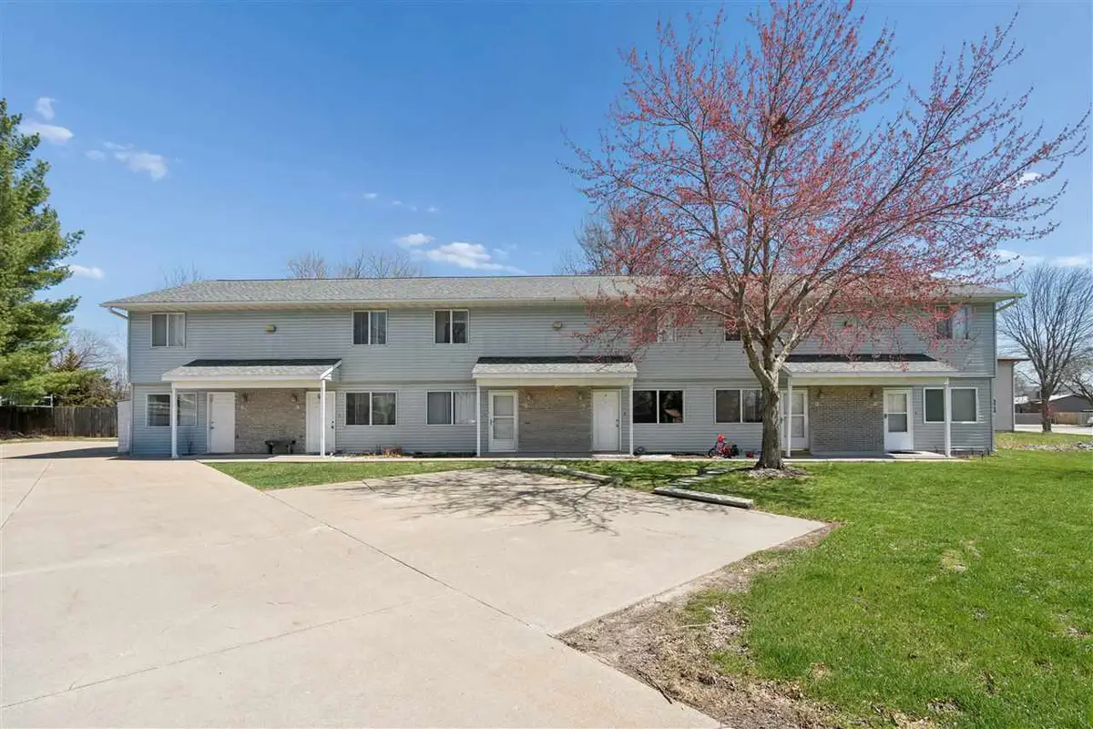 464 N Dubuque St, North Liberty, IA 52317 - #1