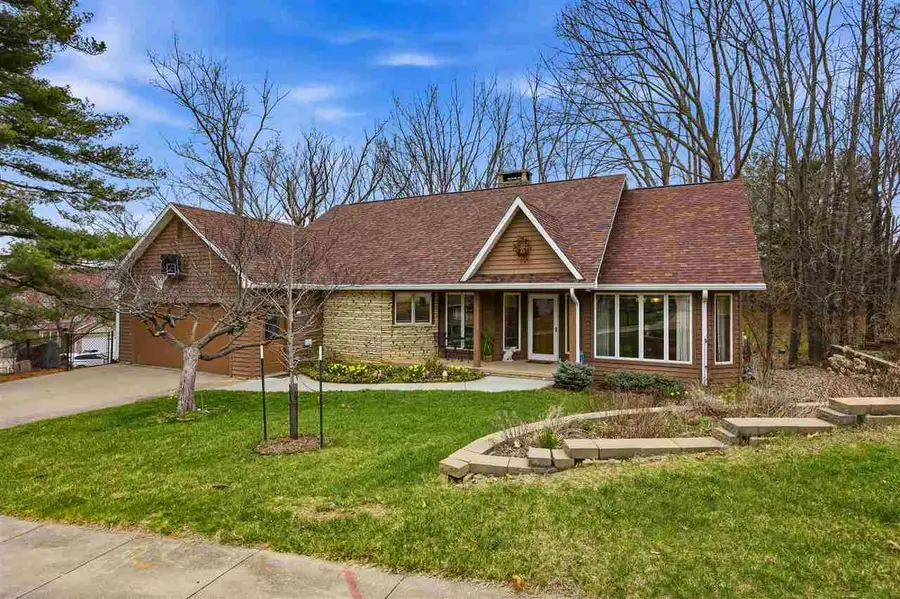 618 Stuart Ct, Iowa City, IA 52245 - #2