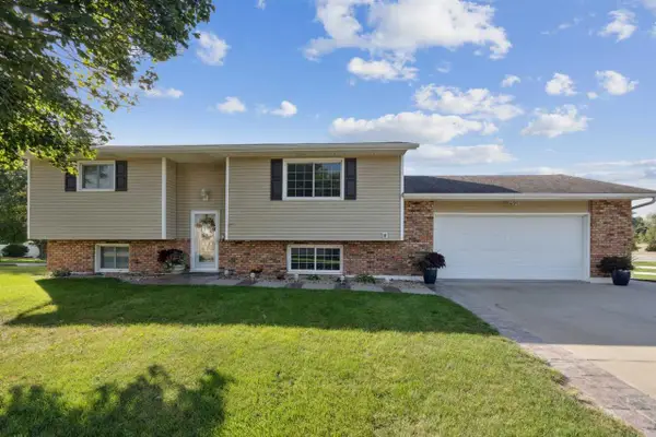 1002 W 17th St, Vinton, IA 52349