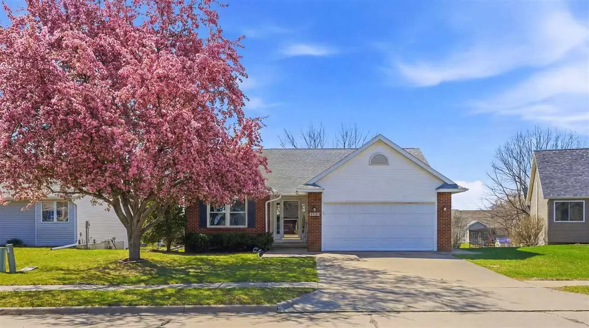 2211 Palmer Cir, Iowa City, IA 52240 - #1