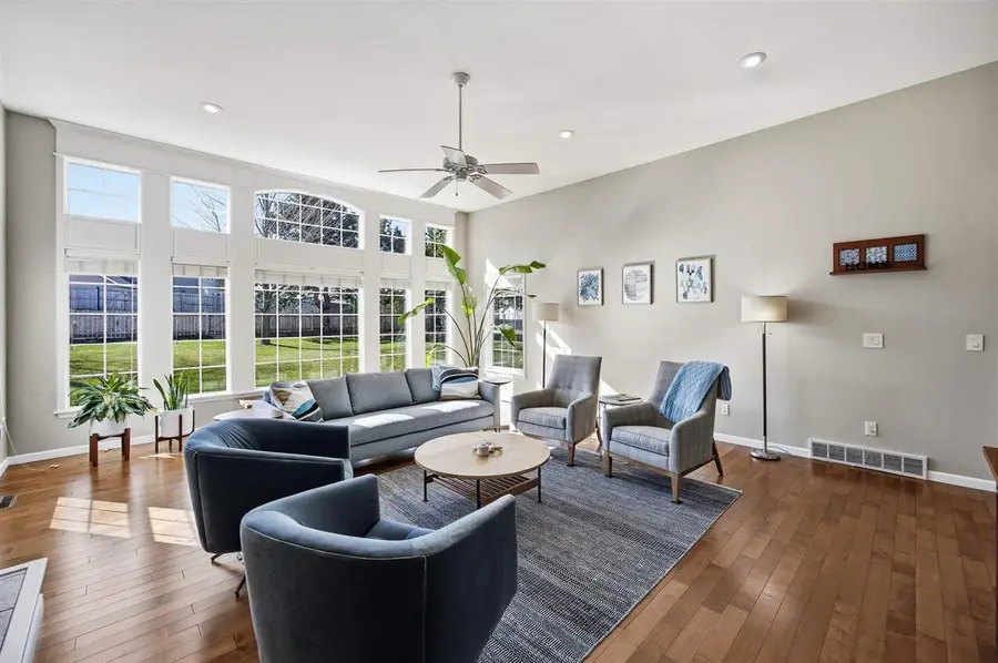 2085 Plymouth, Marion, IA 52302 - #3