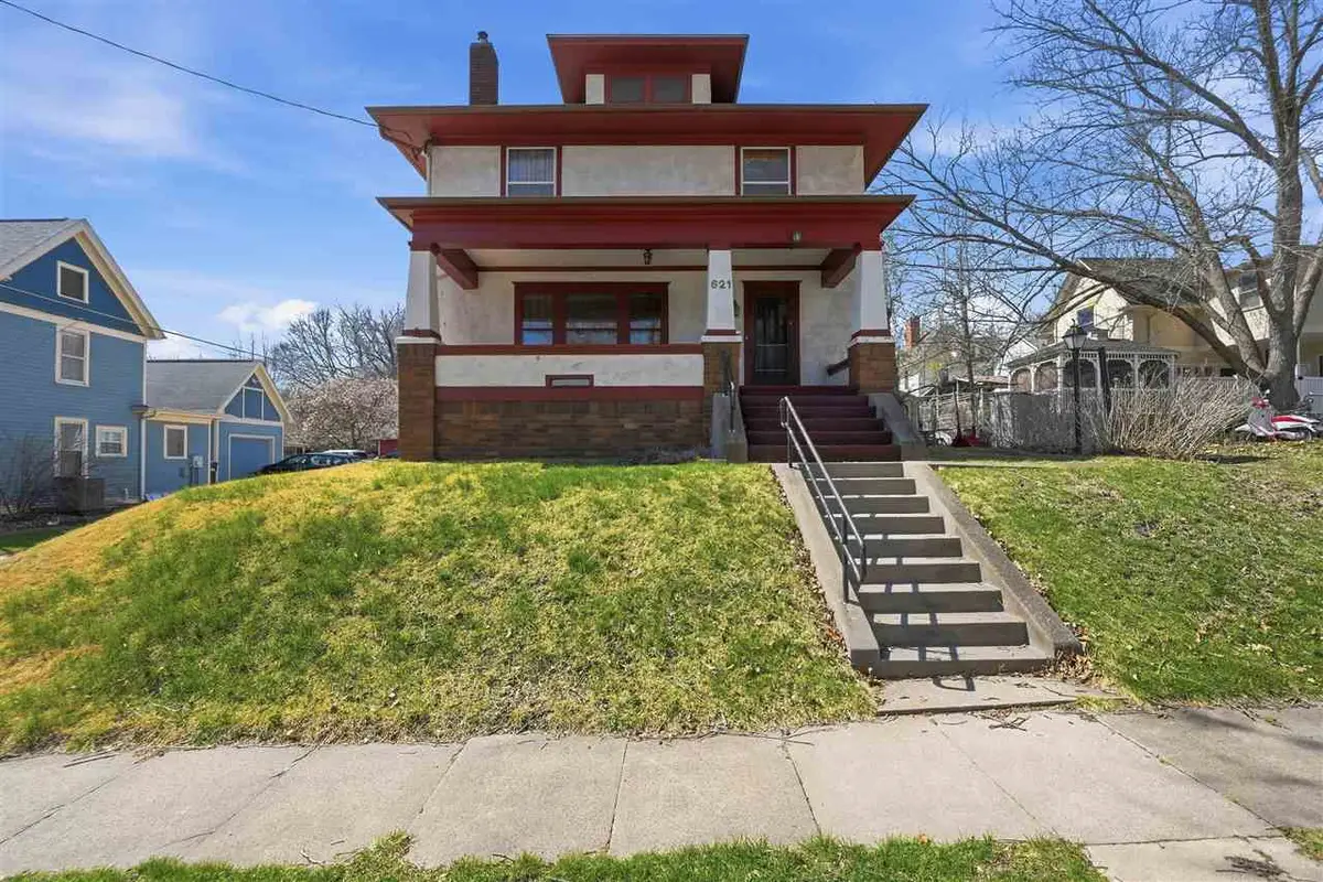 621 N Van Buren St, Iowa City, IA 52245 - #1