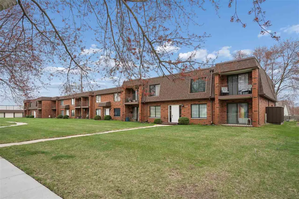 5703 Golden Ct NE #42, Cedar Rapids, IA 52402 - #1