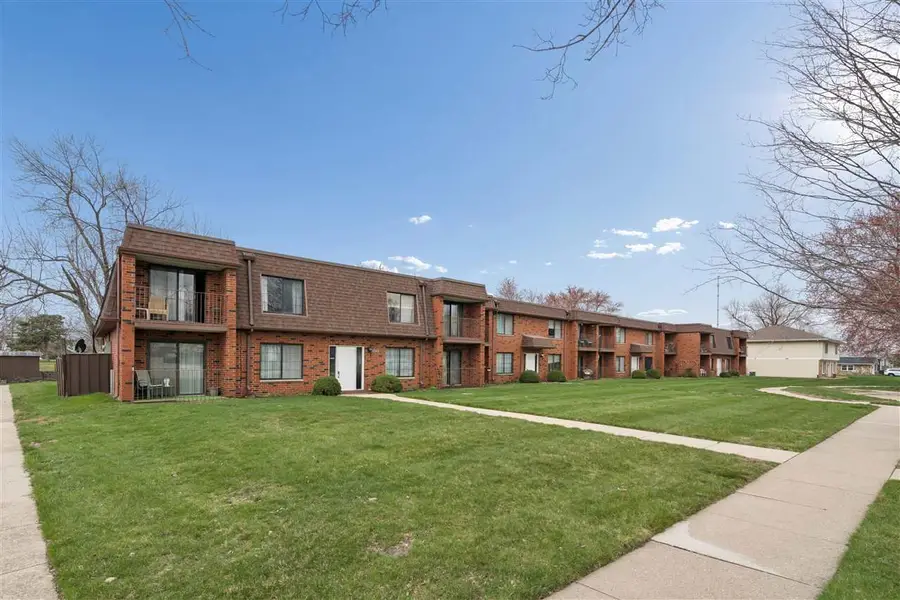 5703 Golden Ct NE #42, Cedar Rapids, IA 52402 - #3