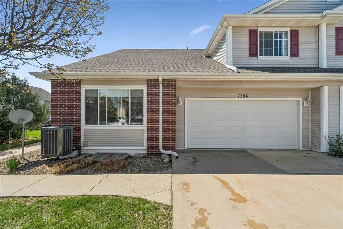 7306 Walden Rd NE, Cedar Rapids, IA 52402 - #1