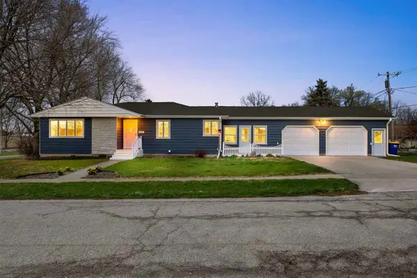 230 W Chestnut St, North Liberty, IA 52317