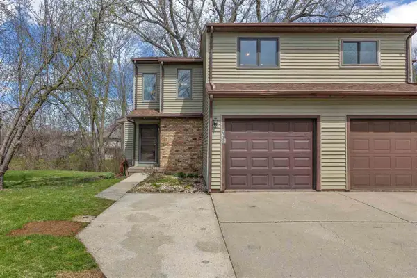 2326 Plaen View, Iowa City, IA 52246
