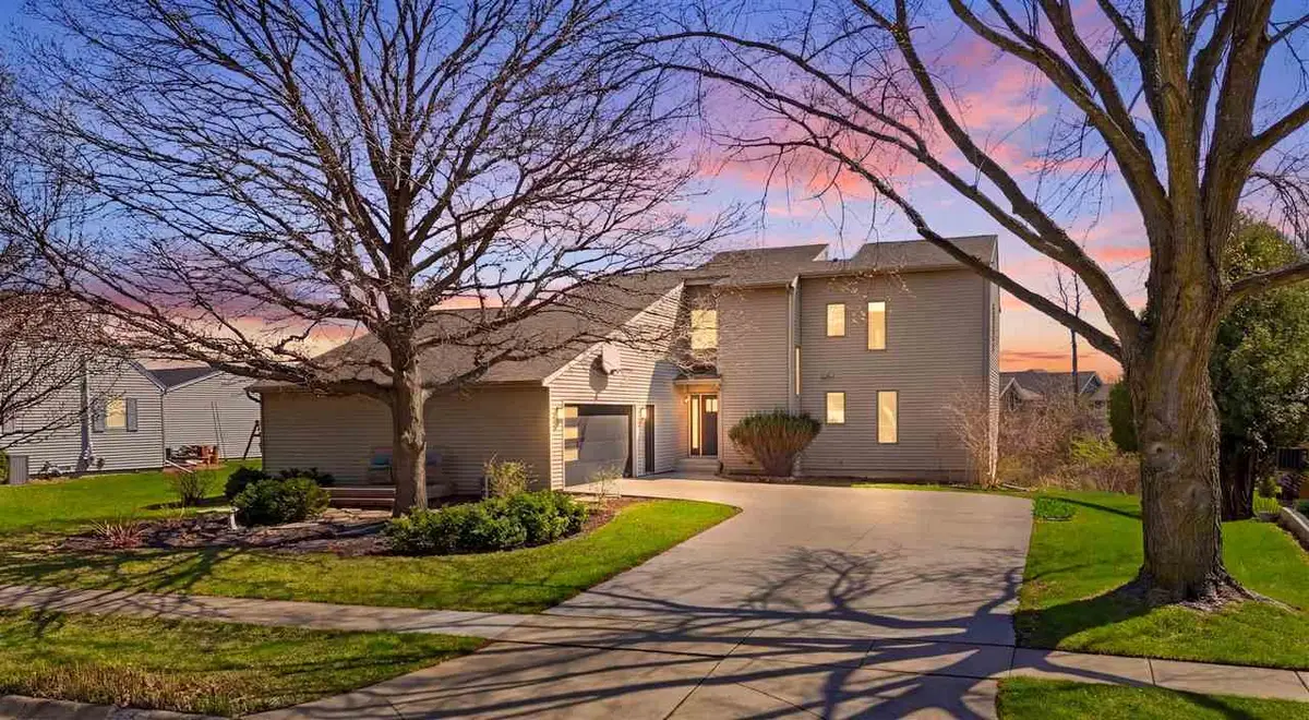 410 Sierra Trl, Coralville, IA 52241 - #1