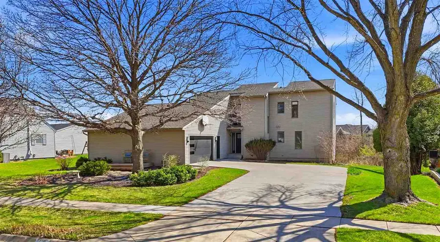 410 Sierra Trl, Coralville, IA 52241 - #2