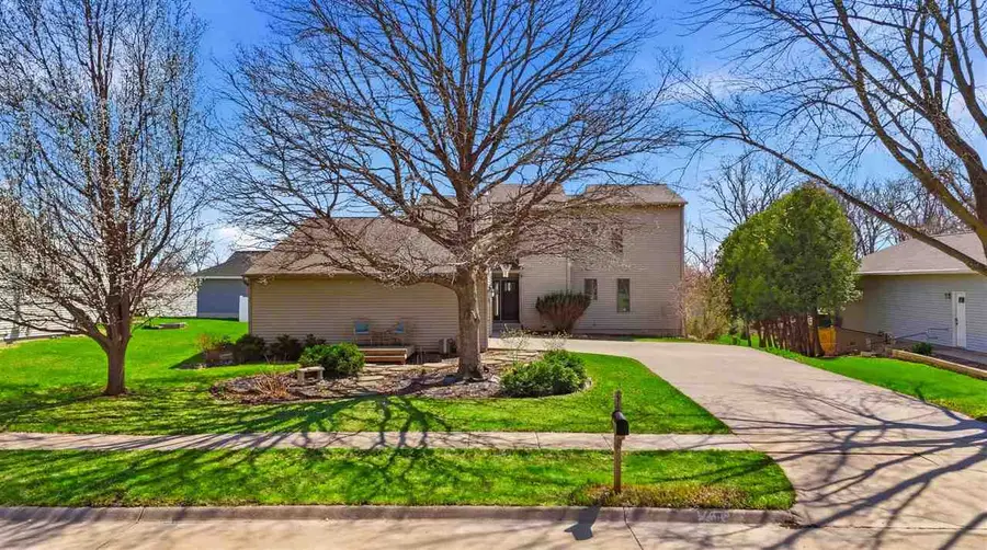 410 Sierra Trl, Coralville, IA 52241 - #3