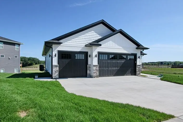 804 Windam Dr., Solon, IA 52333 - #2