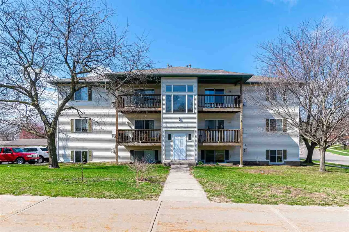 123 S Scott Blvd, Iowa City, IA 52245 - #1