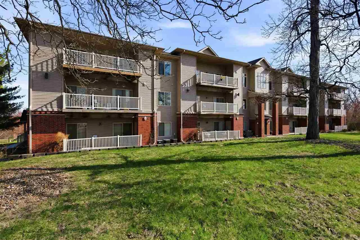 420 N 1st Ave, Iowa City, IA 52245 - #1