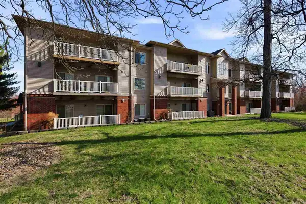 420 N 1st Ave, Iowa City, IA 52245