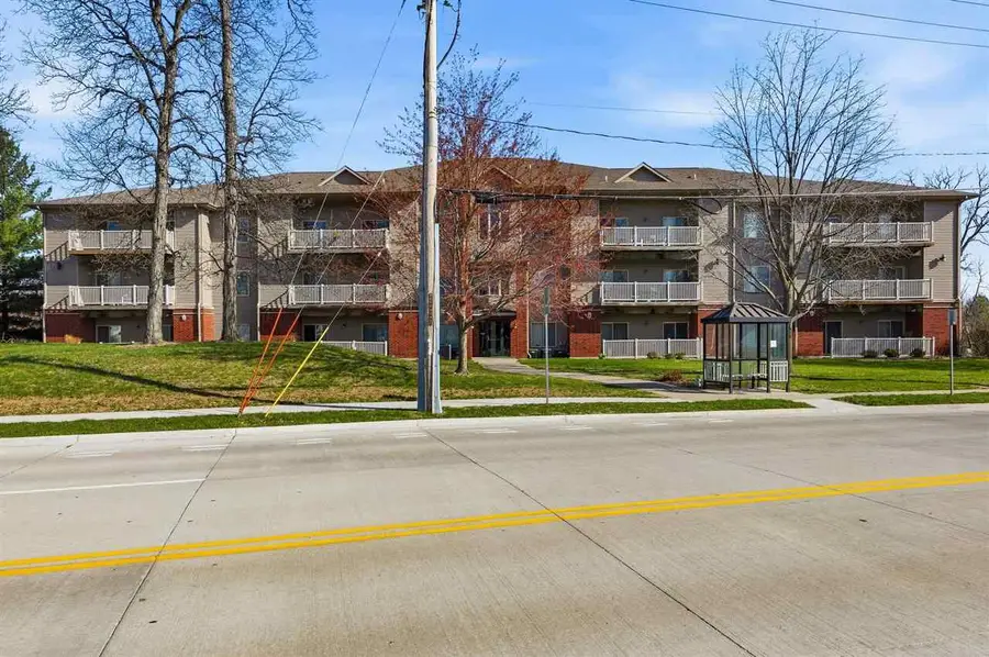 420 N 1st Ave, Iowa City, IA 52245 - #2