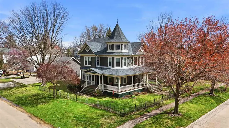 320 W Jefferson St, Washington, IA 52353 - #2