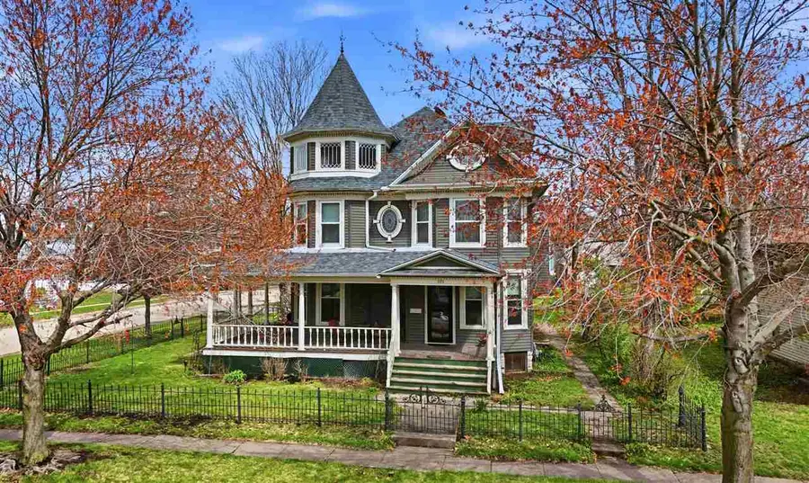 320 W Jefferson St, Washington, IA 52353 - #3