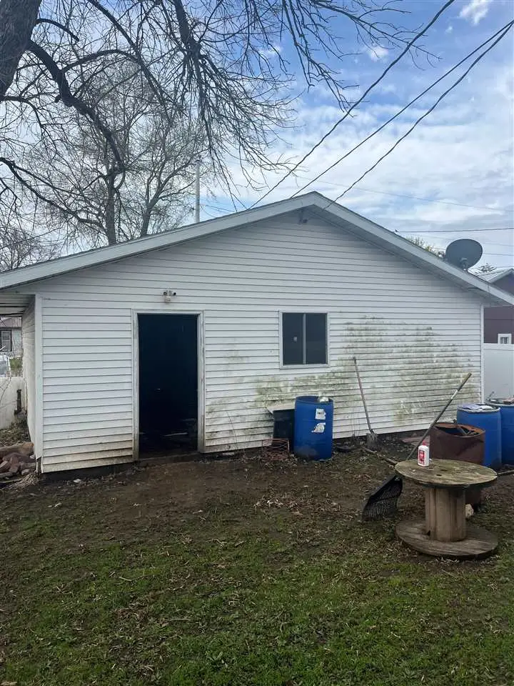 1021 E Main, Washington, IA 52353 - #3