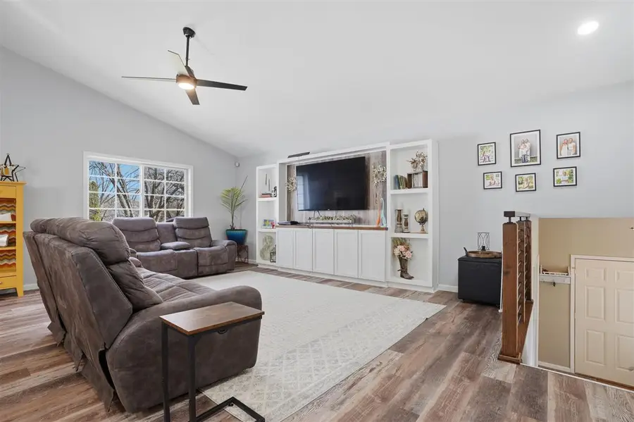 304 Village Sq, Columbus Junction, IA 52738 - #3