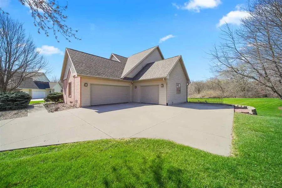 65 Burr Oak Ct, Iowa City, IA 52246 - #2