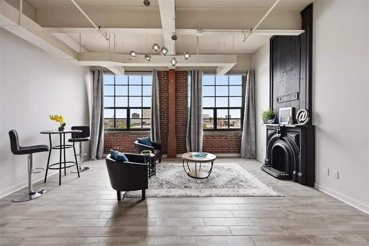 905 3rd St SE, Cedar Rapids, IA 52401 - #1