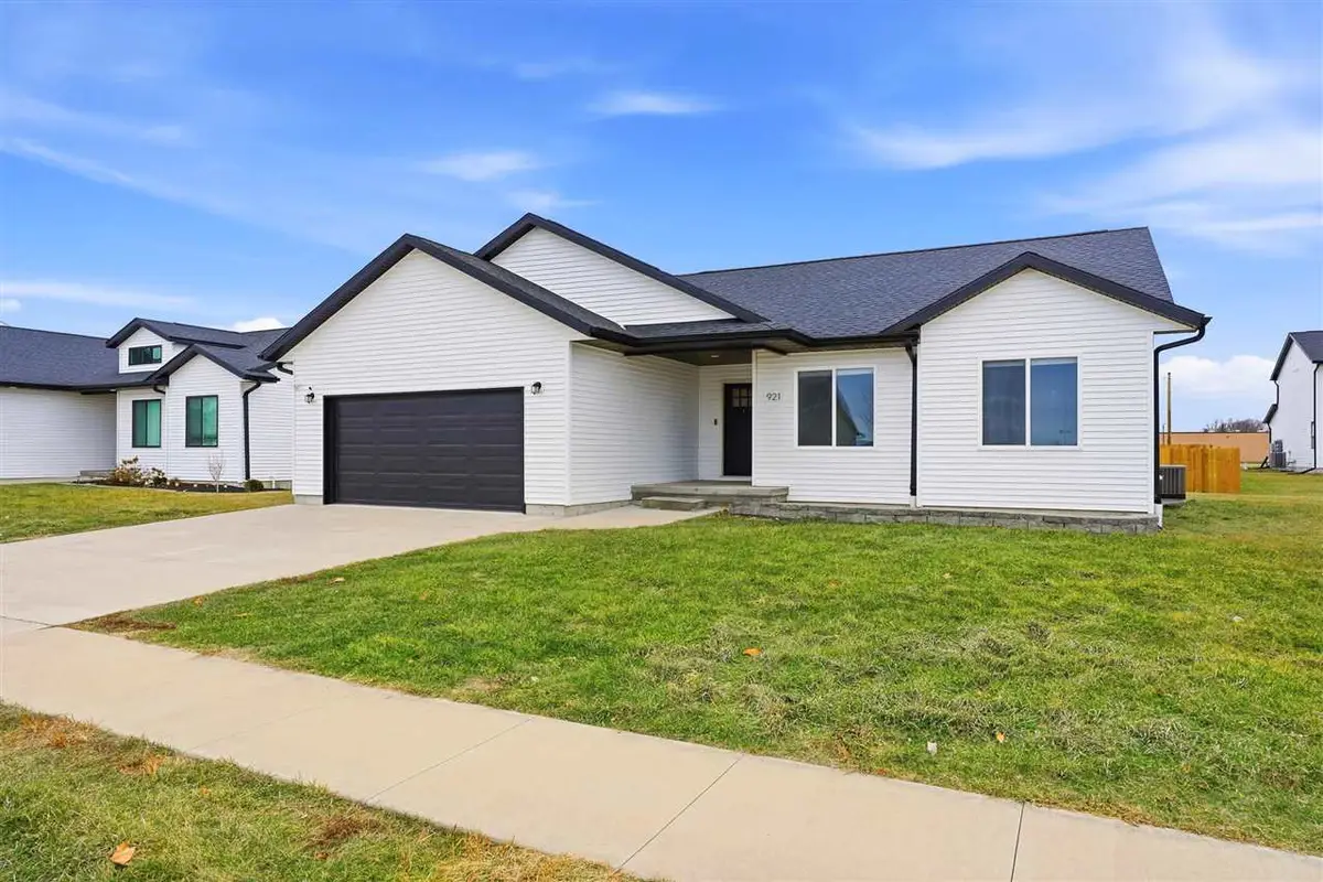 921 S 12th Ave, Washington, IA 52353 - #1