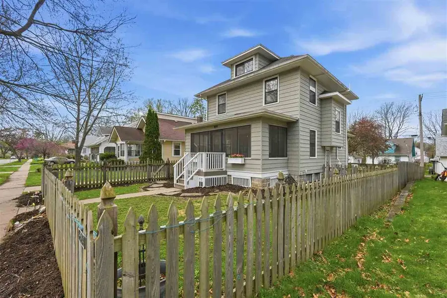 809 S 7th Ave, Iowa City, IA 52245 - #2