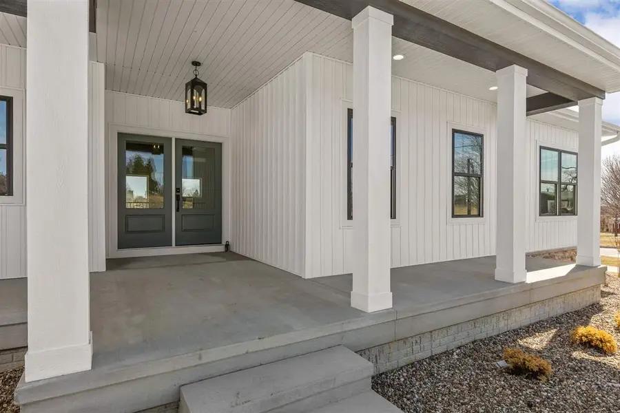 980 17th Ave SW, Mount Vernon, IA 52314 - #3