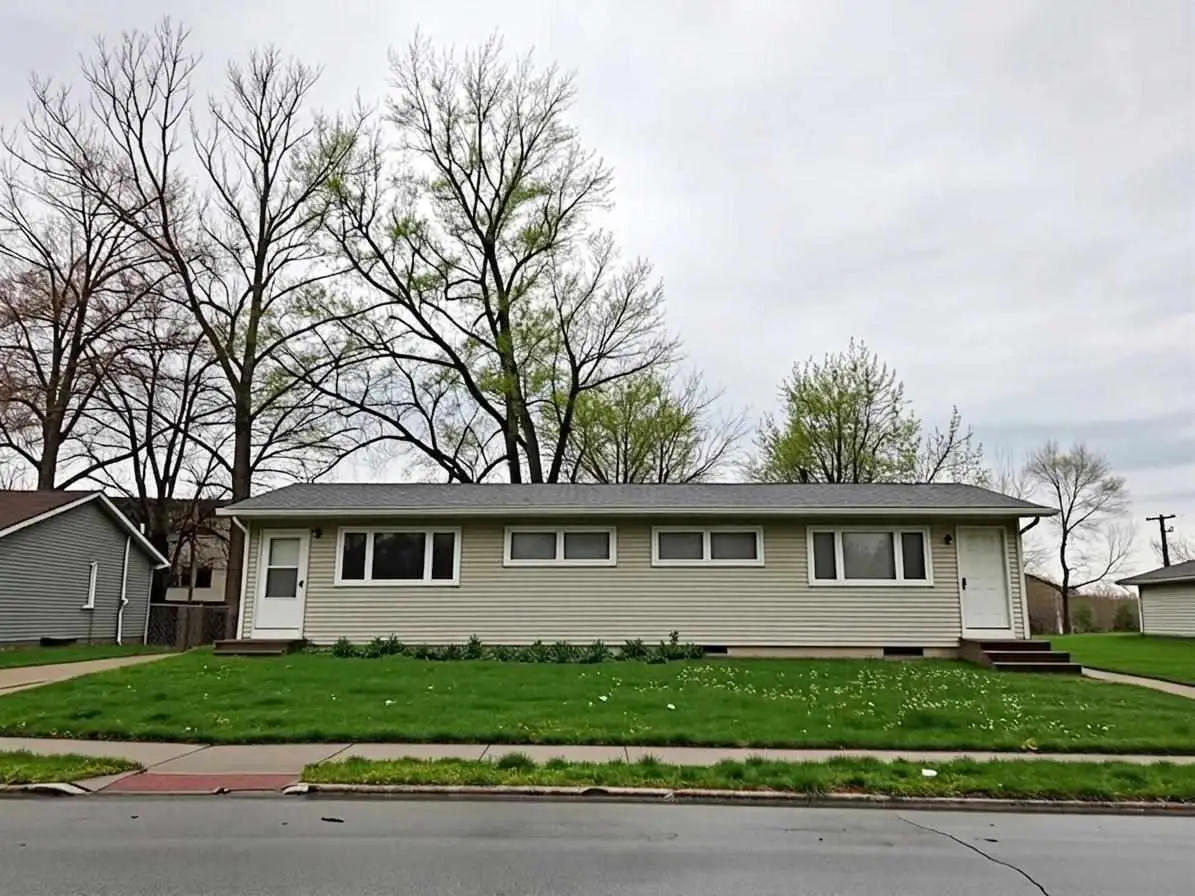 1915-1917 Taylor Dr, Iowa City, IA 52240 - #1