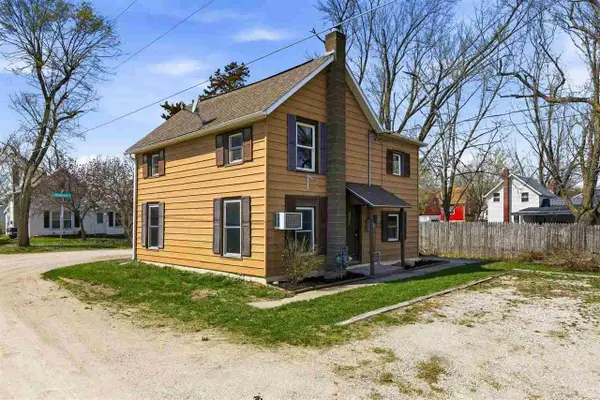 411 Johnson Dr, Toddville, IA 52341