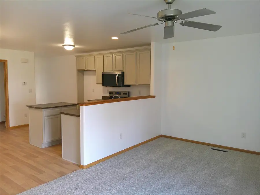 604 Duchess Dr, Solon, IA 52333 - #3