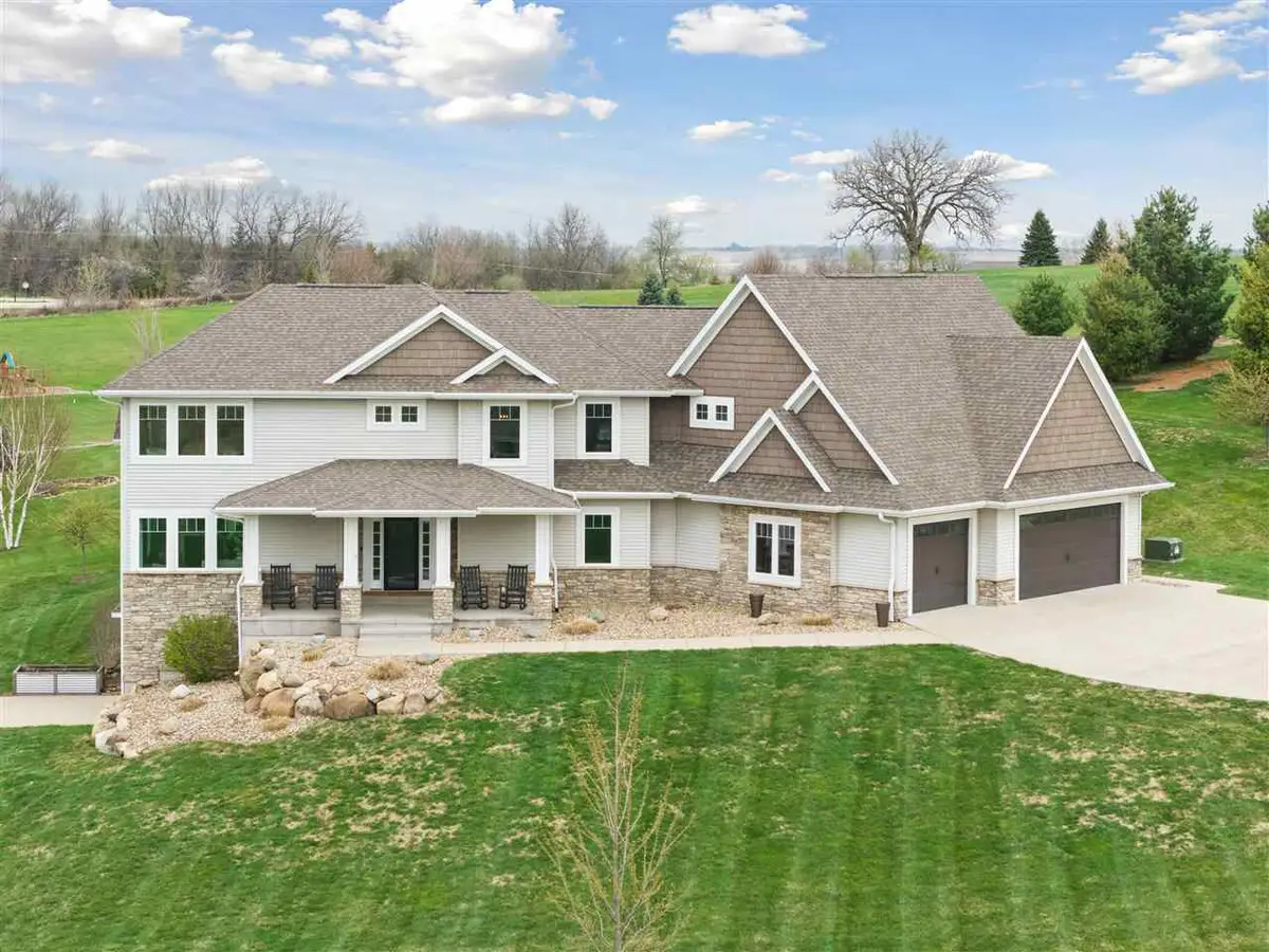 3960 Macbride Pl NE, Solon, IA 52333 - #1