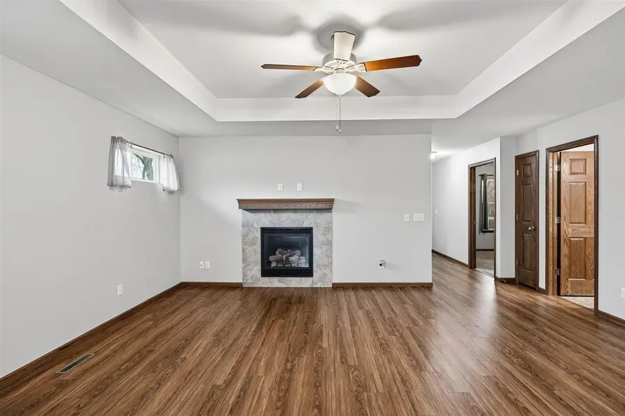 562 Meadow Oak Cir, Fairfax, IA 52228 - #3