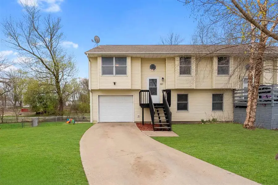 327 Parkview Ct, North Liberty, IA 52317 - #2