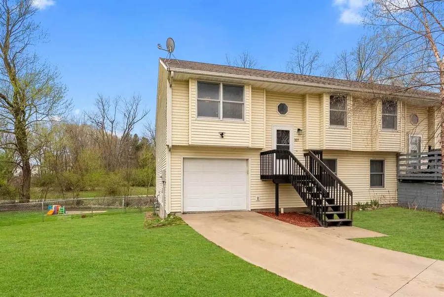 327 Parkview Ct, North Liberty, IA 52317 - #3