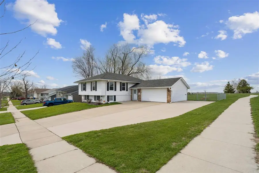 6016 Sharon Ln NW, Cedar Rapids, IA 52405 - #2