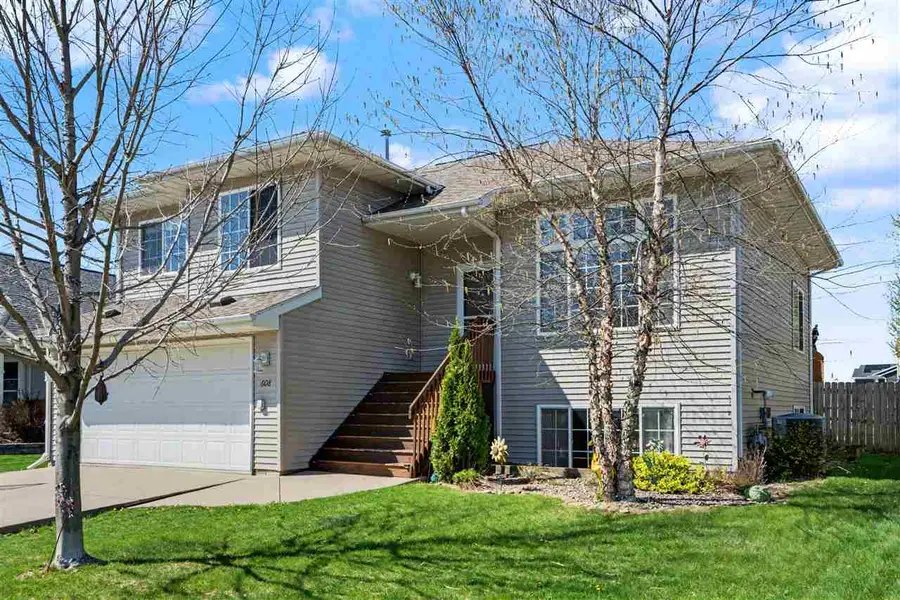 608 Randall Dr, Solon, IA 52333 - #2