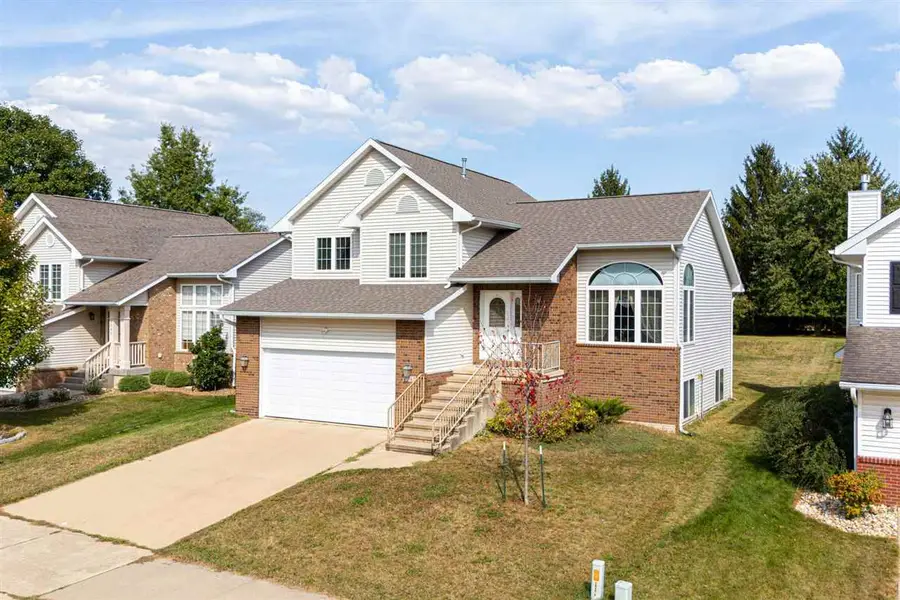 2043 Timber Ln, Coralville, IA 52241 - #2