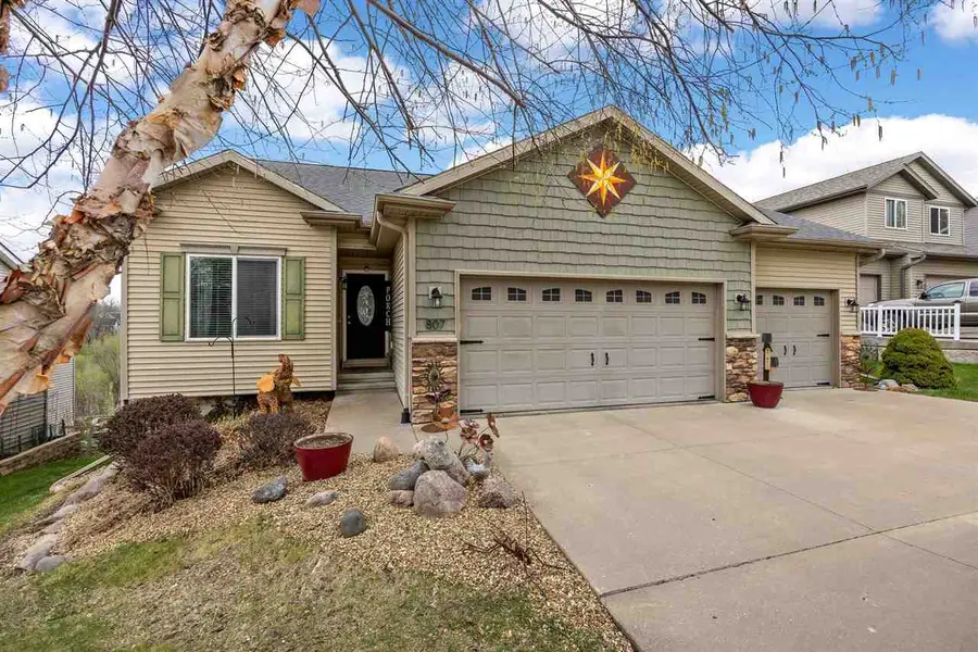 807 10th Avenue Place, Coralville, IA 52241 - #3