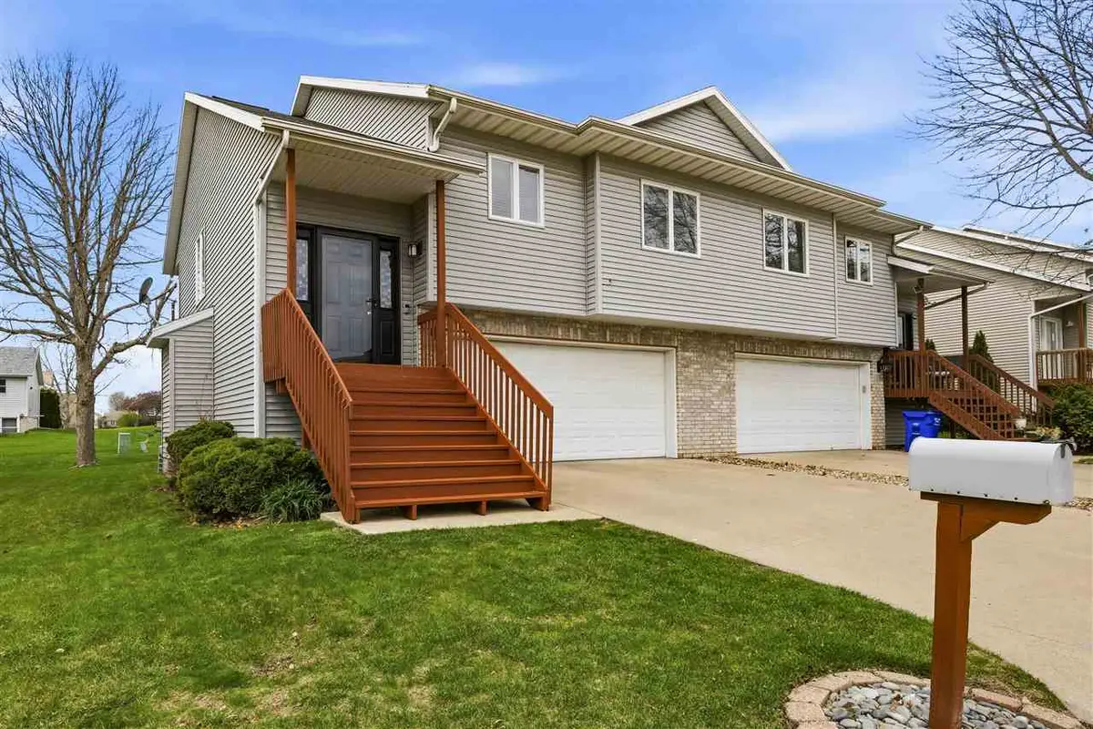 40 Shannon Dr, North Liberty, IA 52317 - #1