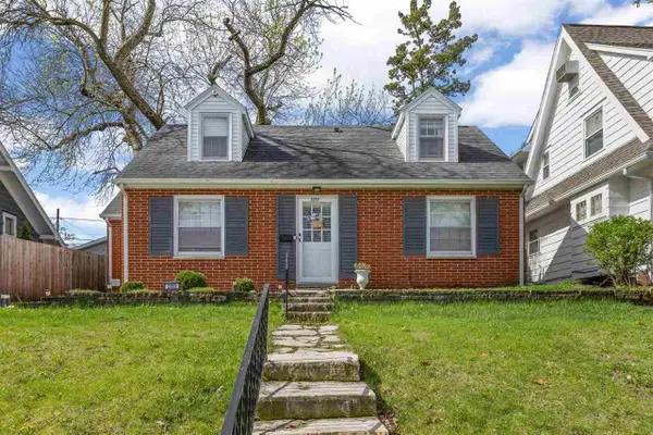 2253 Meadowbrook Dr SE, Cedar Rapids, IA 52403