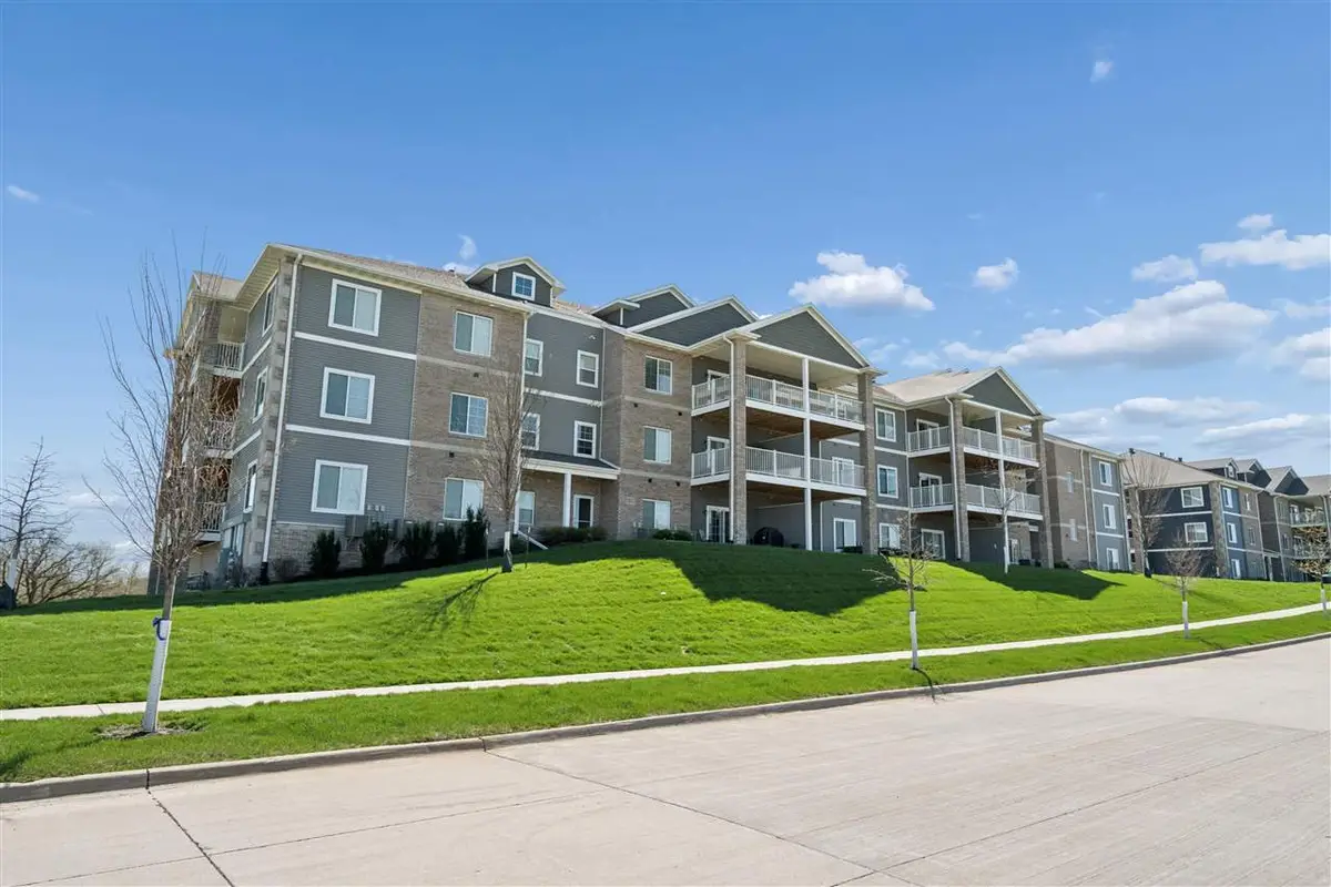 2871 Spring Rose Cir, Coralville, IA 52241 - #1