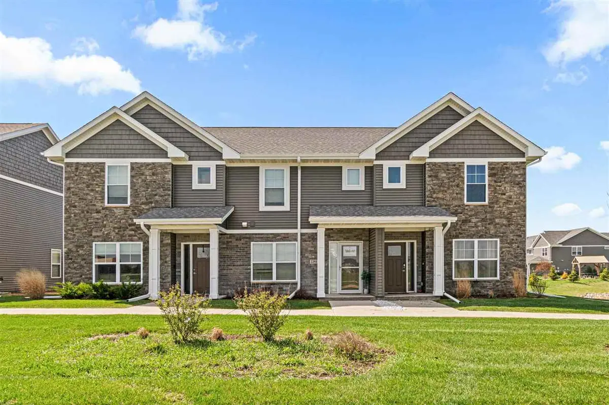 2251 Saint Andrews Dr, North Liberty, IA 52317 - #1