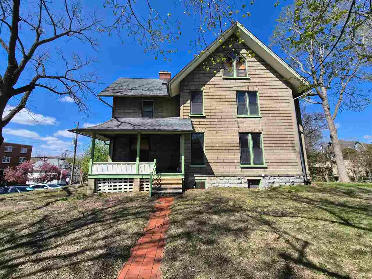 802 E Washington St., Iowa City, IA 52240 - #1