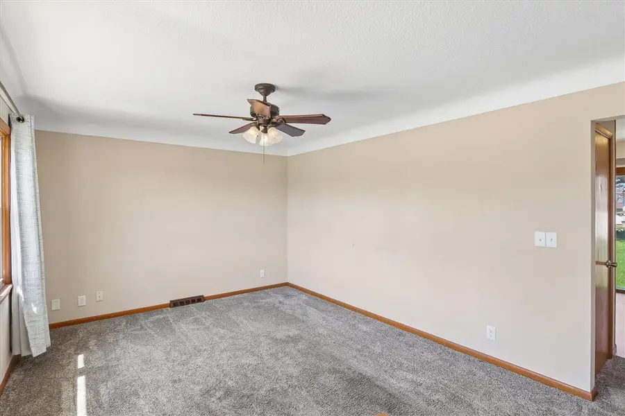 28 SW 29th Ave, Cedar Rapids, IA 52404 - #2