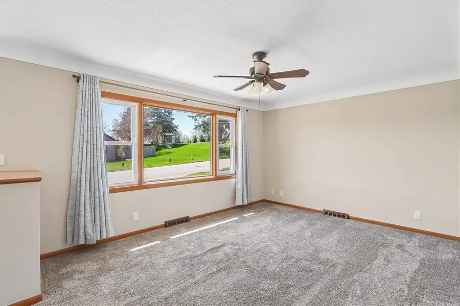 28 SW 29th Ave, Cedar Rapids, IA 52404 - #3