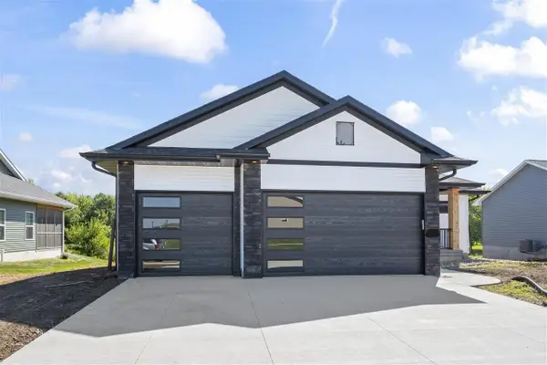 1550 Parker Ct, North Liberty, IA 52317