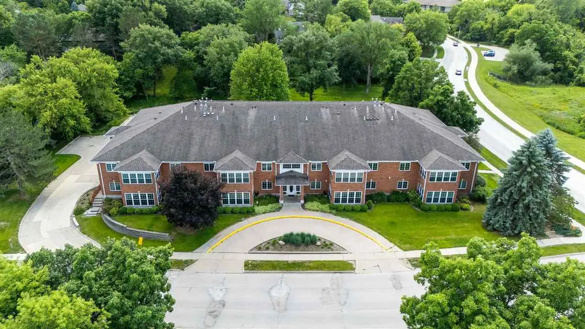 2601 Hickory Trl, Iowa City, IA 52245 - #1