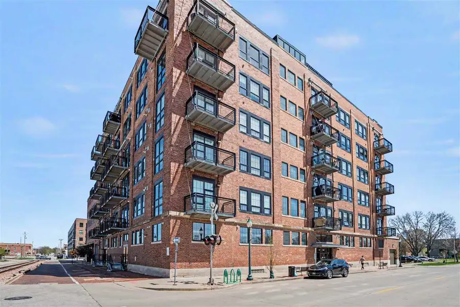 900 2nd St SE #208, Cedar Rapids, IA 52401 - #2